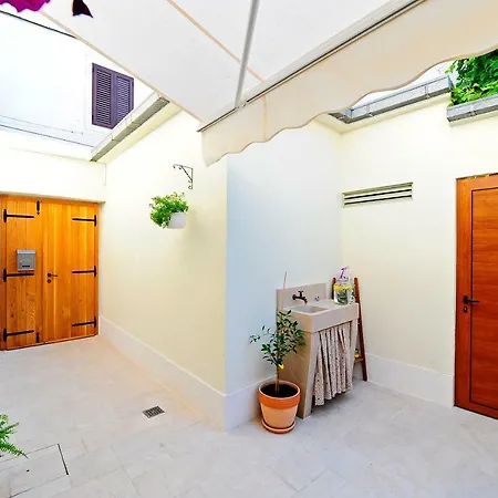 Lägenhet Luxury Dvor Split