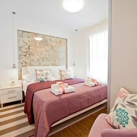 Luxury Dvor Апартаменты *